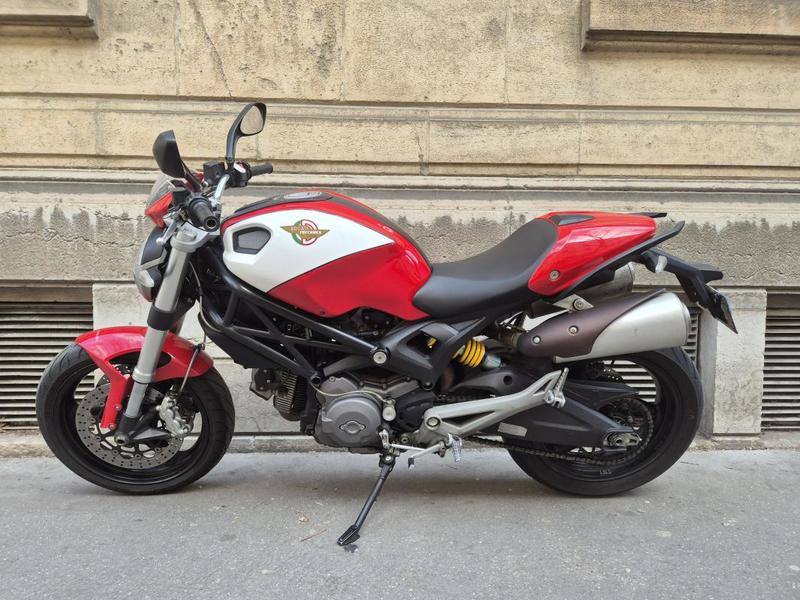 Ducati Monster 696