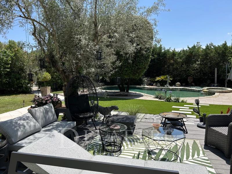 Villa - 259 m² - 5 pièces