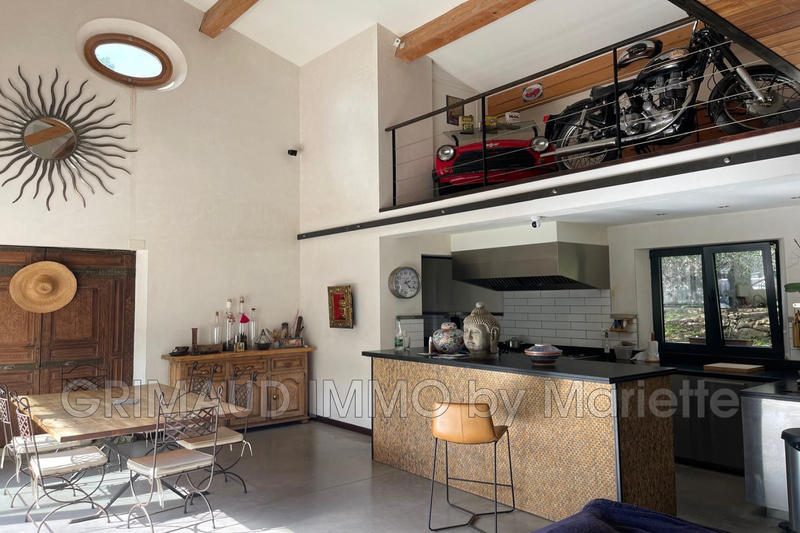 Villa - 360 m² - 9 pièces