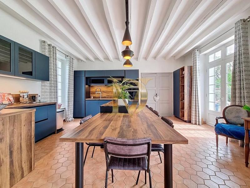 Propriété - 250 m² - 10 pièces