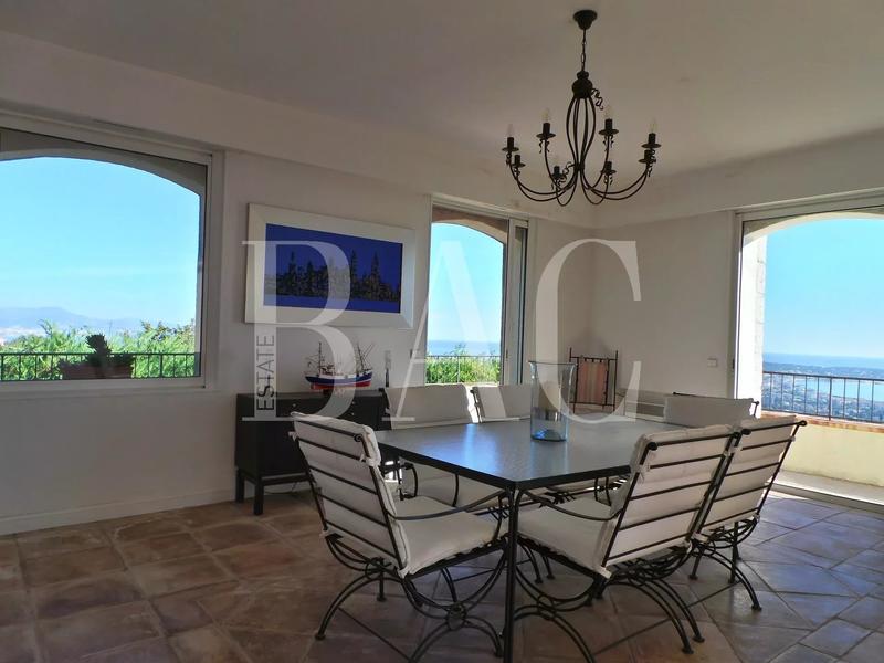 Villa - 330 m² - 8 pièces