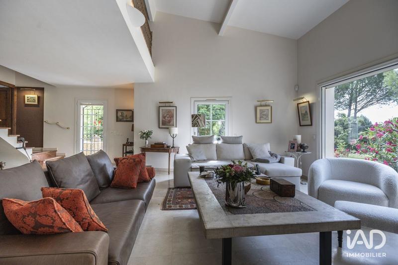 Maison - 300 m² - 6 pièces