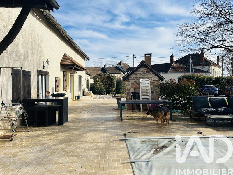 Maison - 232 m² - 9 pièces