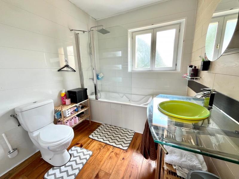 Maison - 230 m² - 7 pièces