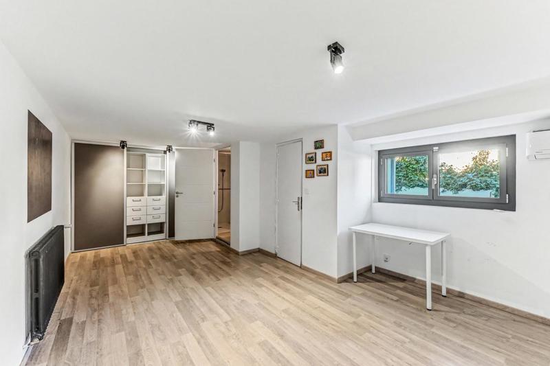 Demeure - 287 m² - 11 pièces