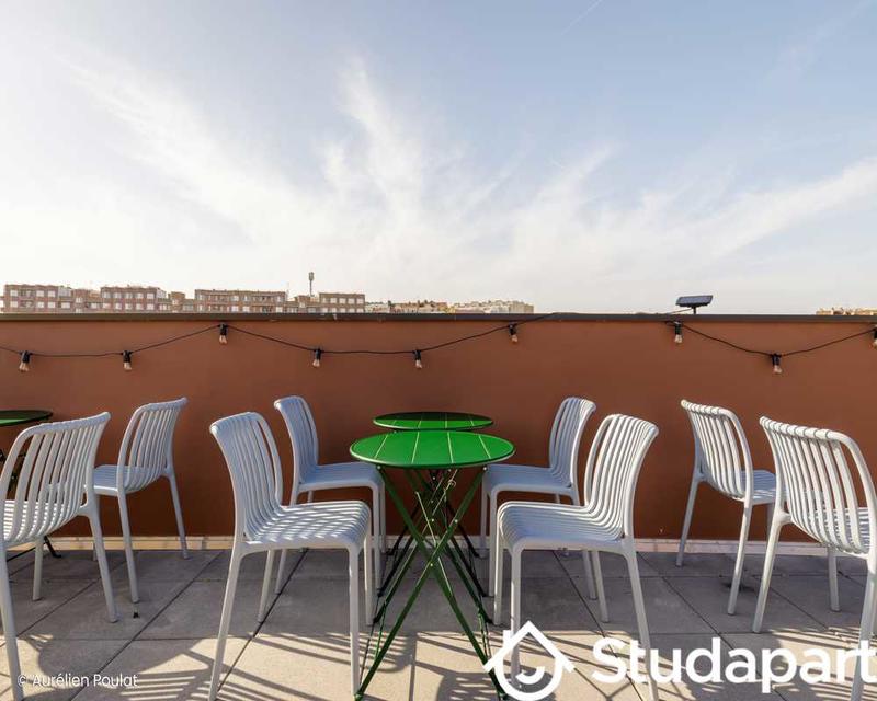 Chambre - 180 m² - 1 pièce