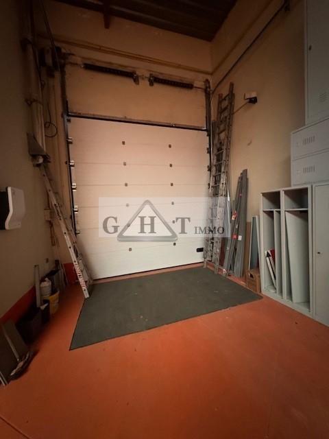 Entrepôt - 1 200 m²