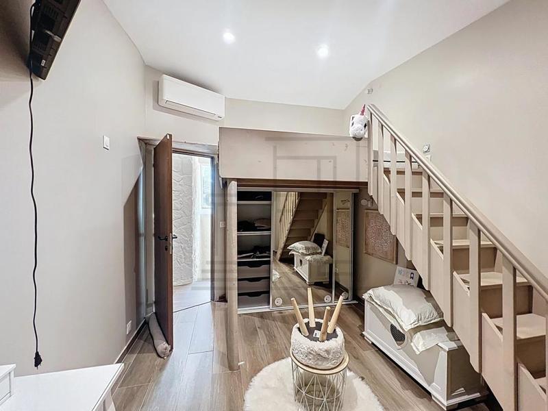 Maison - 260 m² - 10 pièces