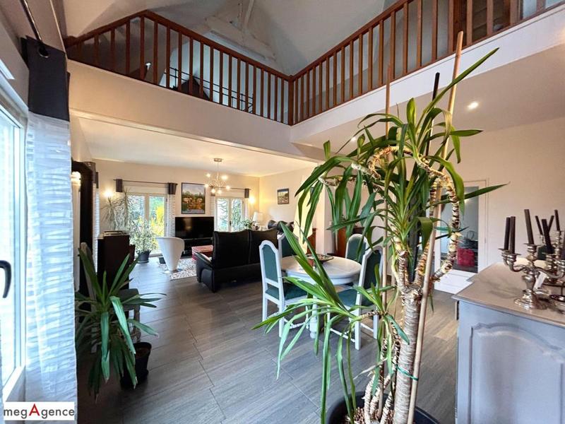 Maison - 216 m² - 8 pièces