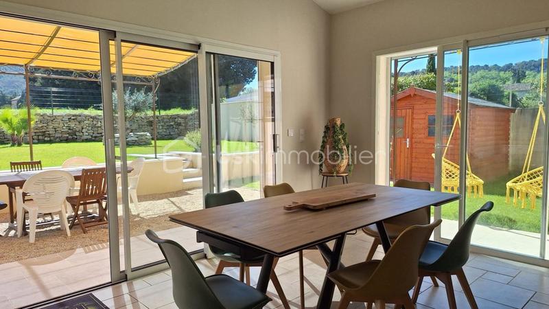 Propriété - 260 m² - 11 pièces