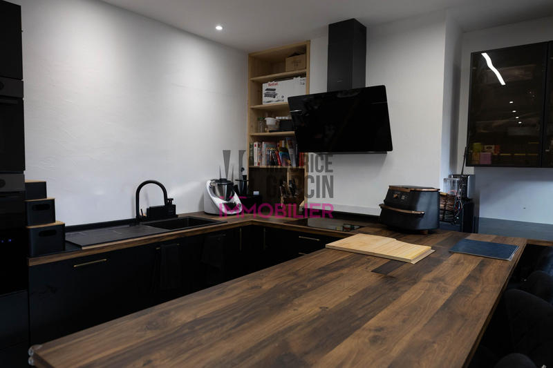 Appartement - 104 m² - 5 pièces