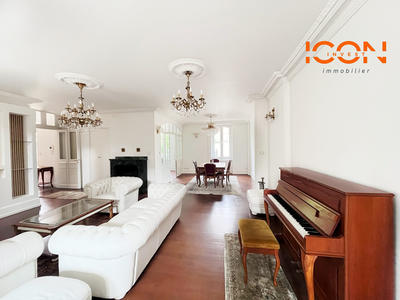 Maison - 217 m² - 8 pièces