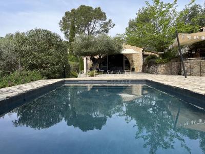 Villa - 180 m² - 6 pièces