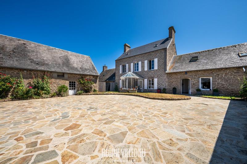 Maison - 296 m² - 11 pièces