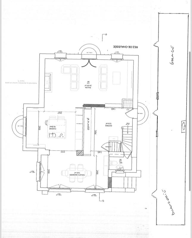 Maison - 247 m² - 8 pièces