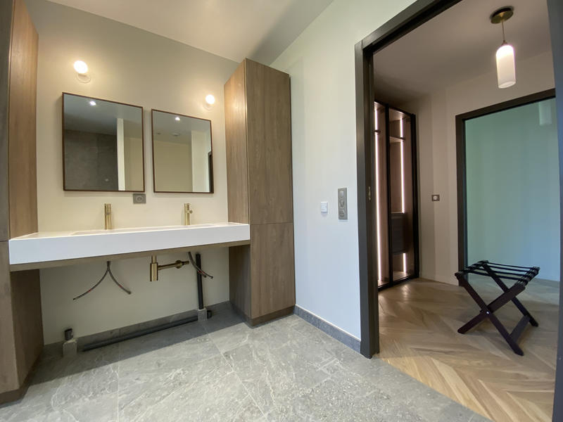 Propriété - 354 m² - 8 pièces