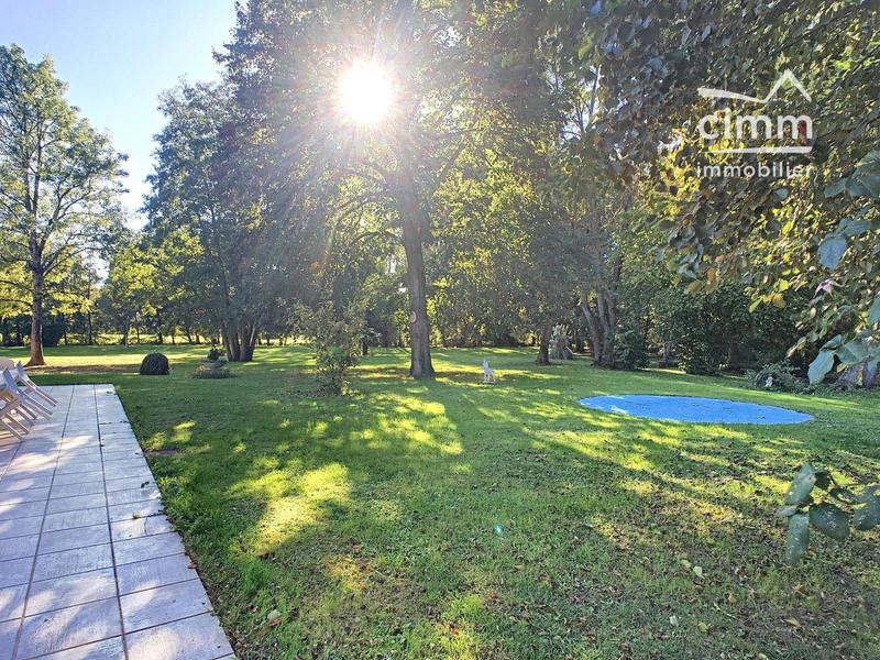 Maison - 365 m² - 15 pièces