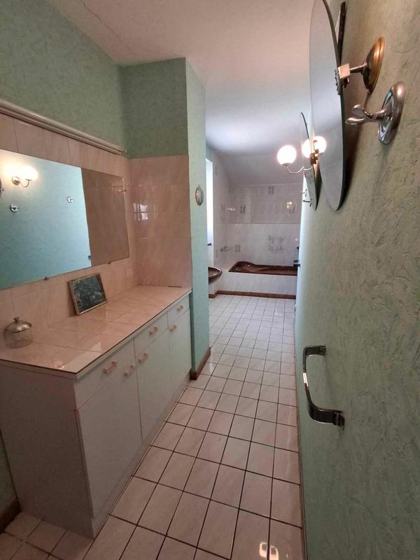 Maison - 220 m² - 13 pièces