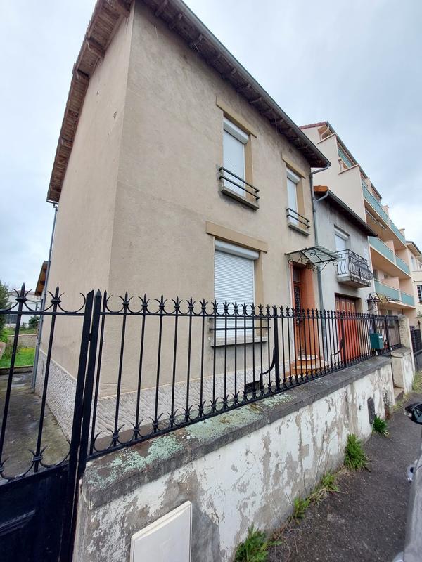 Maison - 221 m² - 8 pièces