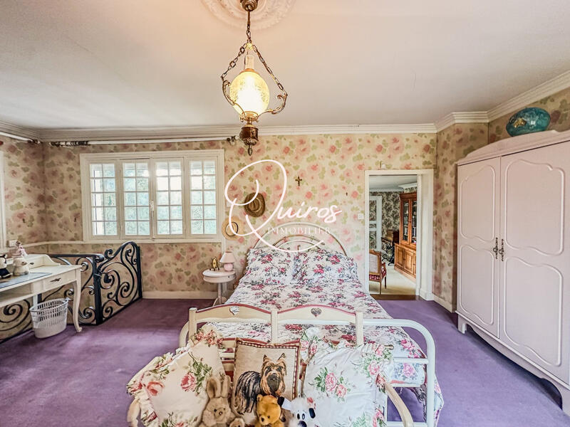 Maison - 292 m² - 13 pièces