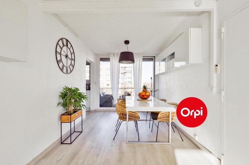 Appartement - 90 m² - 5 pièces