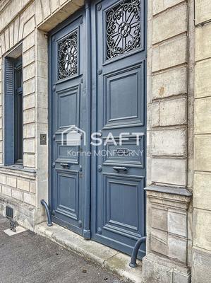 Maison - 330 m² - 8 pièces