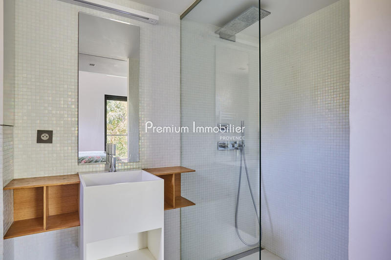 Maison contemporaine - 650 m² - 15 pièces