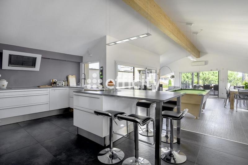 Maison - 202 m² - 6 pièces