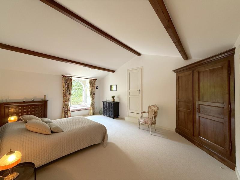 Maison - 247 m² - 8 pièces