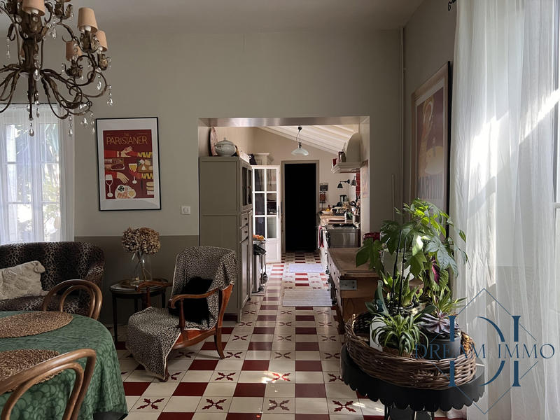 Villa - 374 m² - 8 pièces