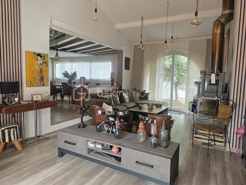 Propriété - 400 m² - 8 pièces