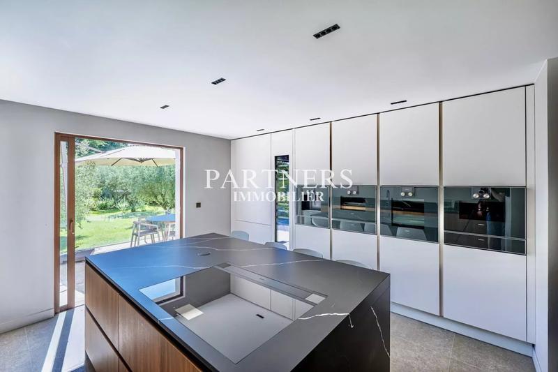 Maison - 465 m² - 11 pièces