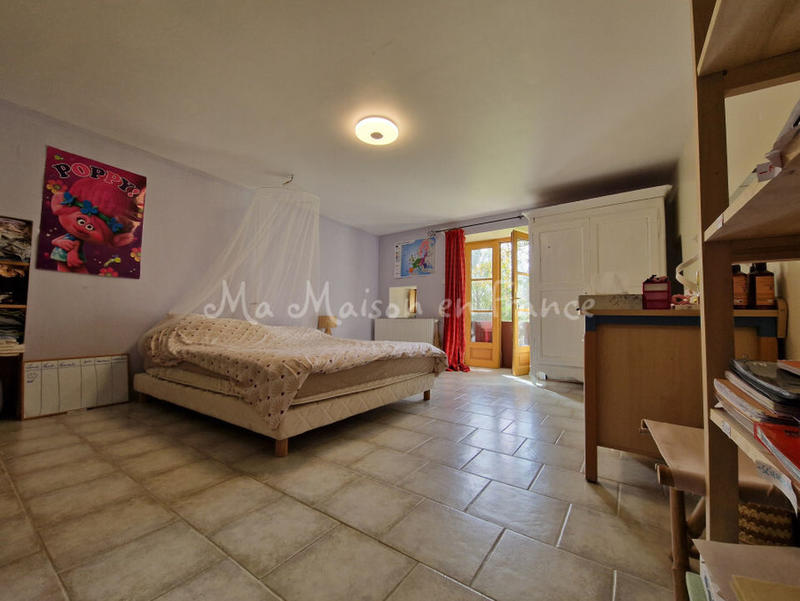 Maison - 213 m² - 8 pièces