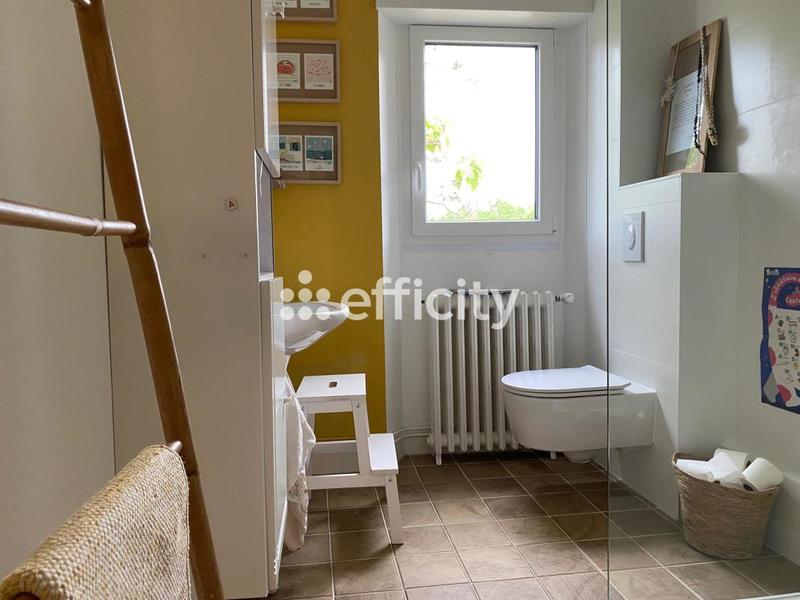 Maison - 208 m² - 10 pièces