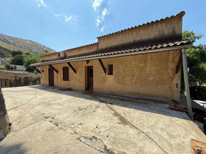 Maison - 320 m² - 5 pièces