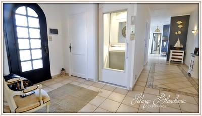 Maison - 250 m² - 9 pièces