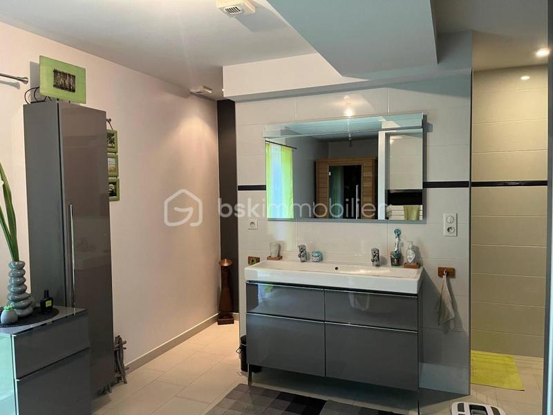 Propriété - 230 m² - 7 pièces