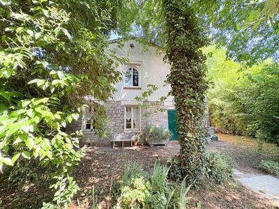 Propriété - 202 m² - 7 pièces