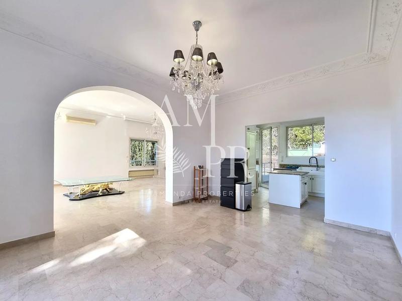 Villa - 200 m² - 6 pièces