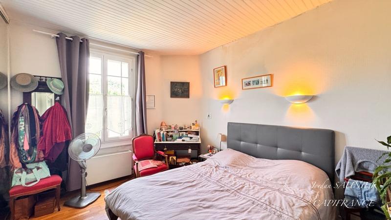 Maison - 230 m² - 10 pièces