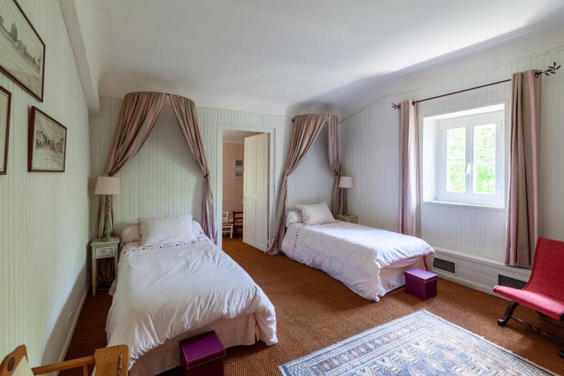 Propriété - 450 m² - 12 pièces