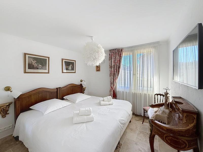 Maison - 397 m² - 8 pièces