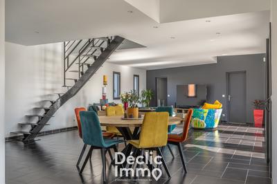 Maison - 280 m² - 7 pièces