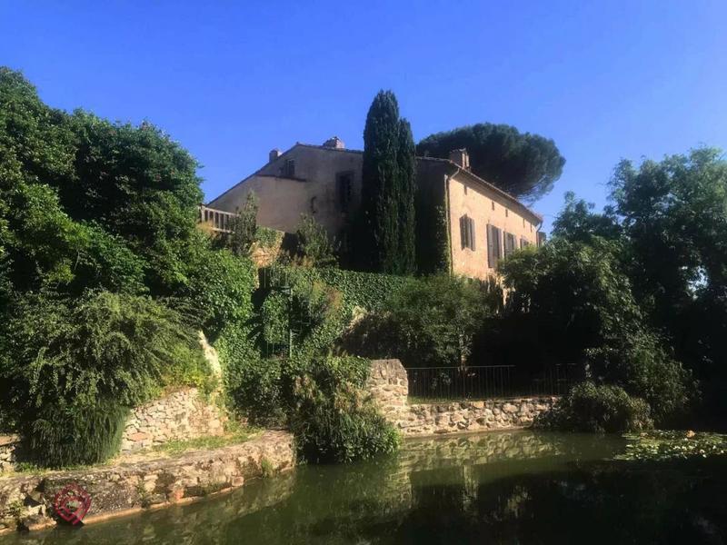 Demeure - 303 m² - 10 pièces