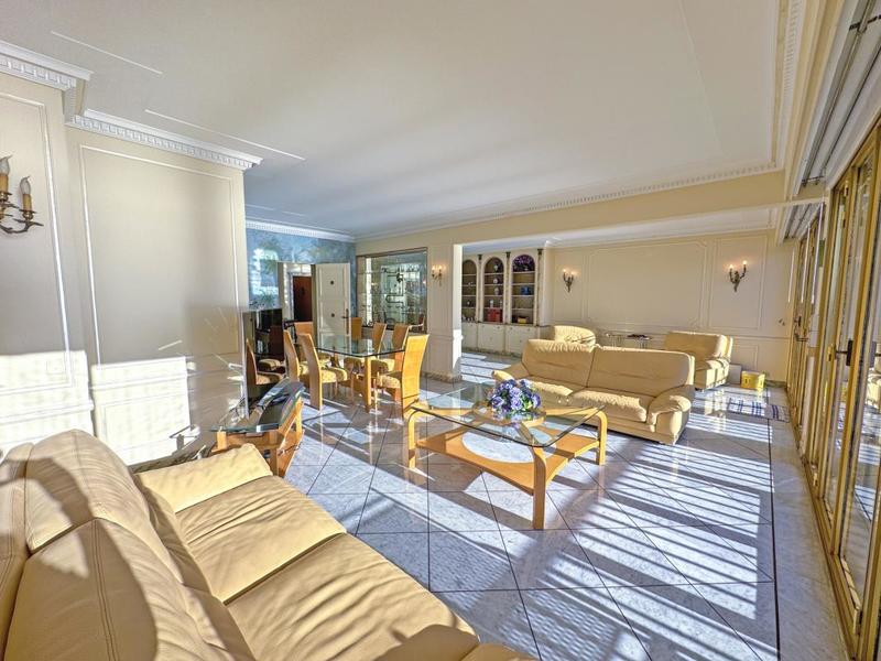 Appartement - 174 m² - 6 pièces