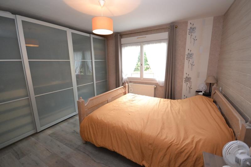 Maison - 235 m² - 10 pièces