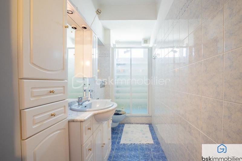 Maison - 320 m² - 10 pièces