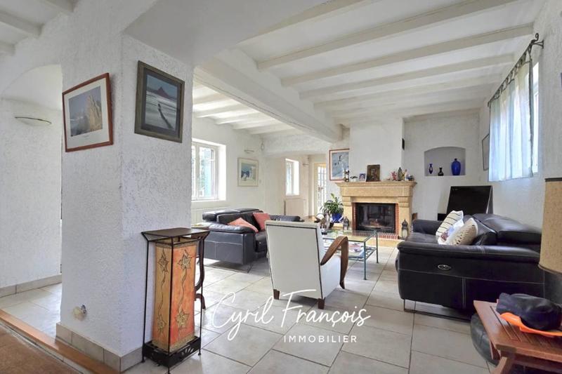 Maison - 210 m² - 8 pièces