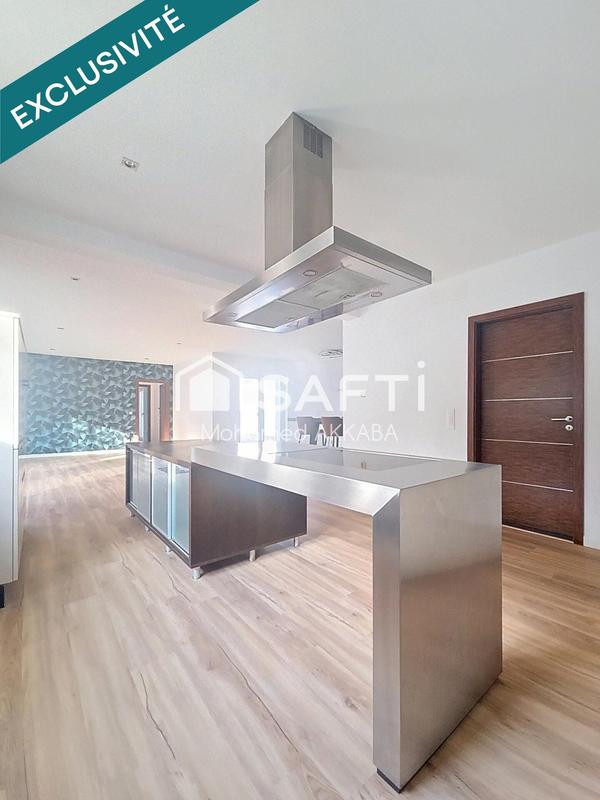 Maison - 300 m² - 8 pièces