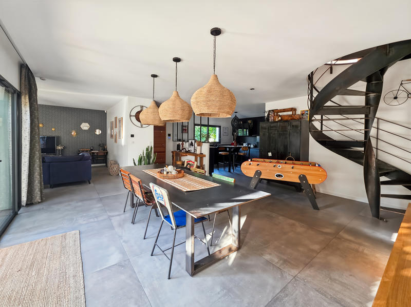 Maison - 204 m² - 7 pièces